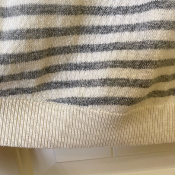 Grey and white striped Gap sweater - Picture 4 of 5